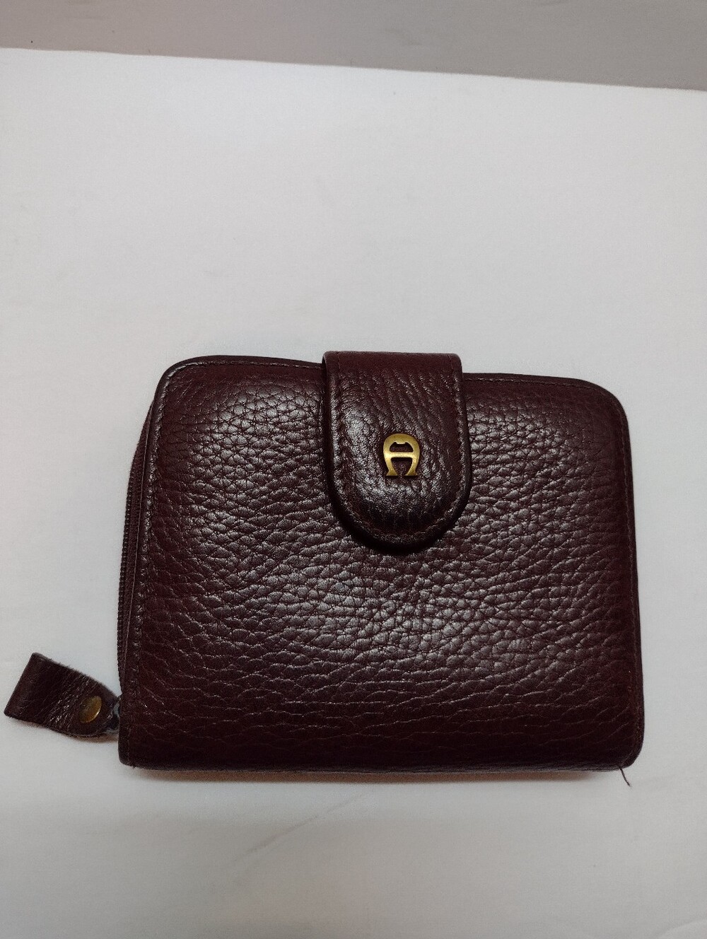 Etienne Aigner Genuine Leather Bi-Fold Wallet Oxblood Pebble Card Holder Logo